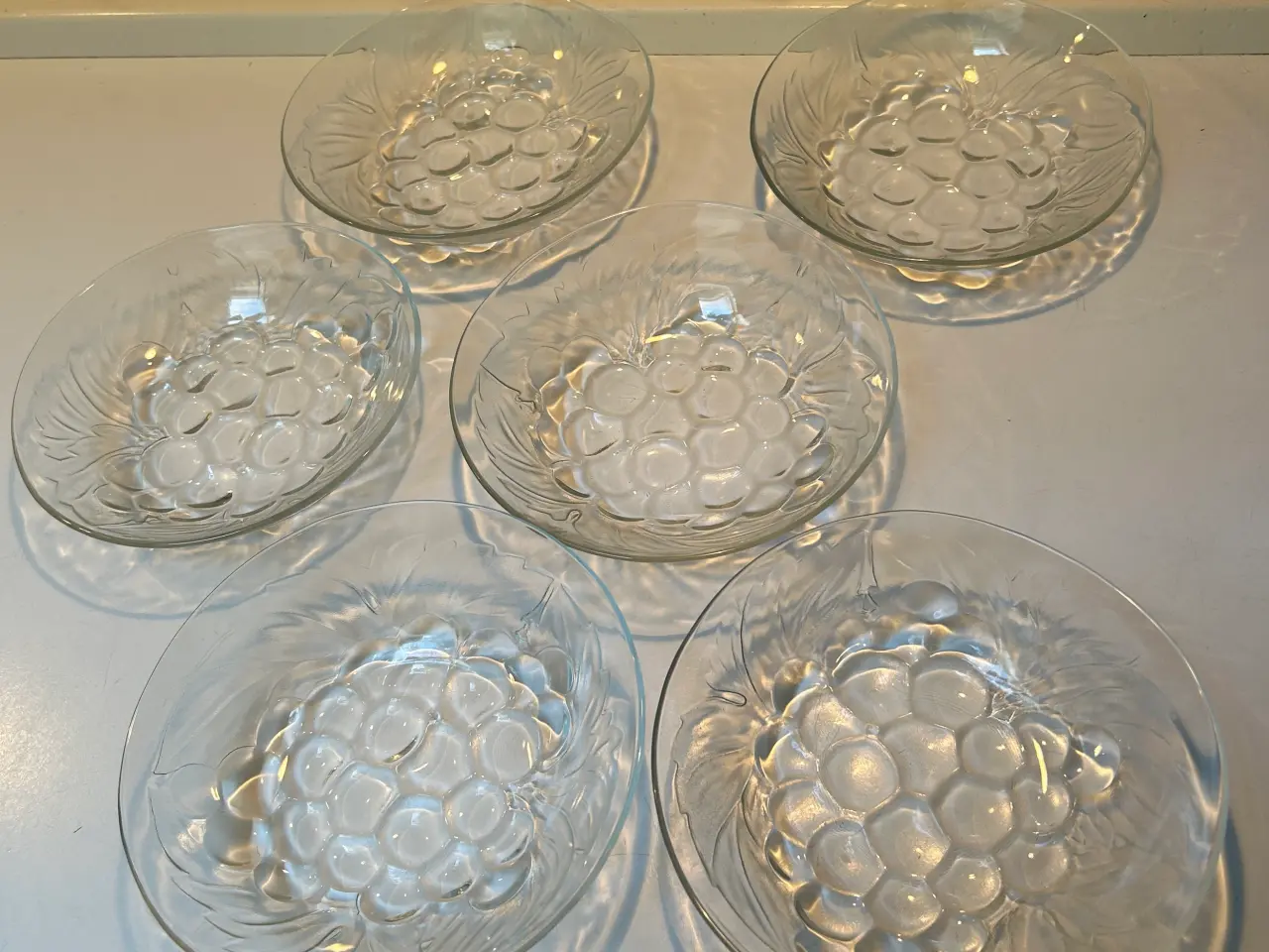 Billede 1 - 6 stk. Is assietter i glas med drue motiv