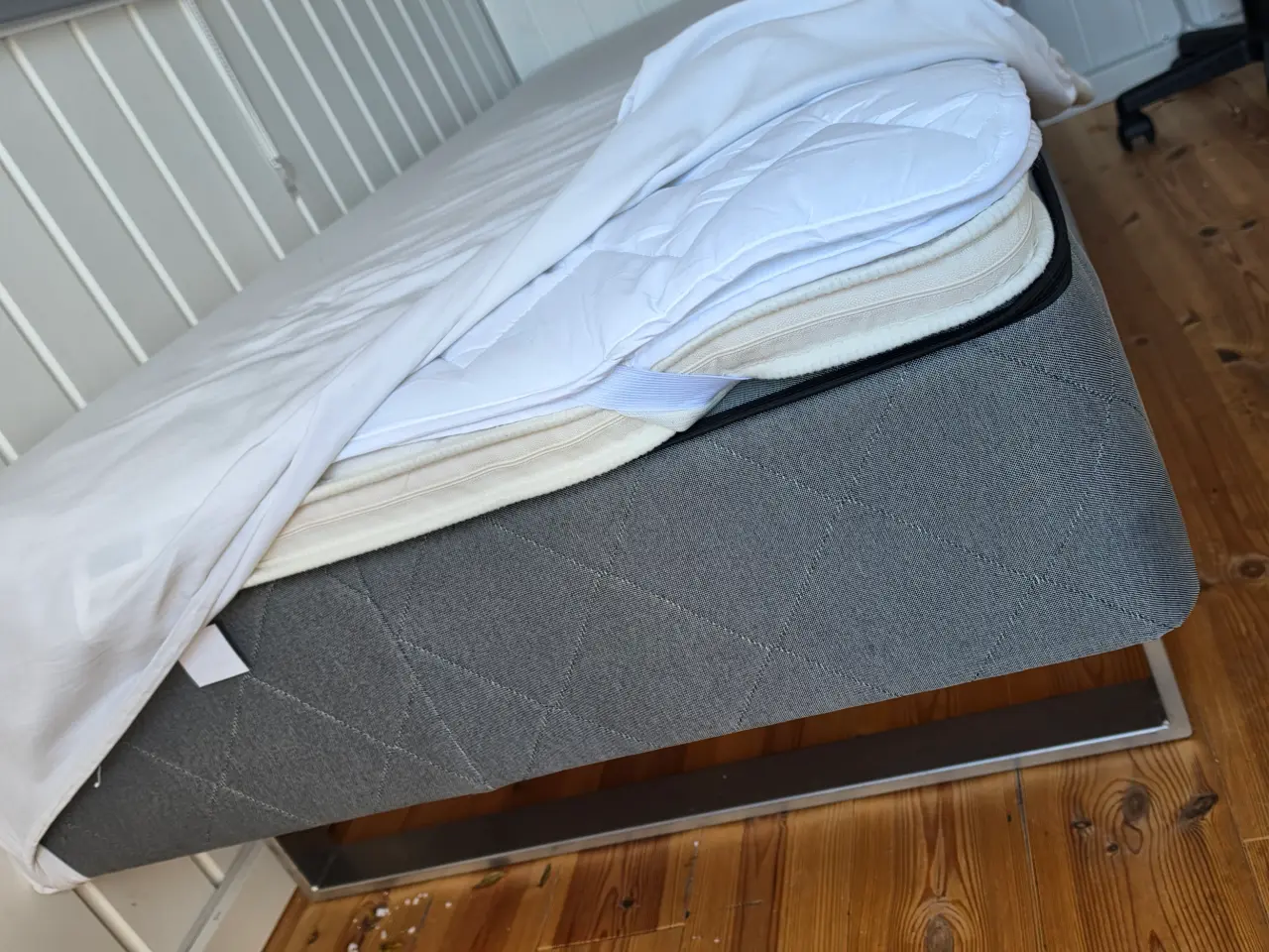 Billede 1 - Ny seng medium hård