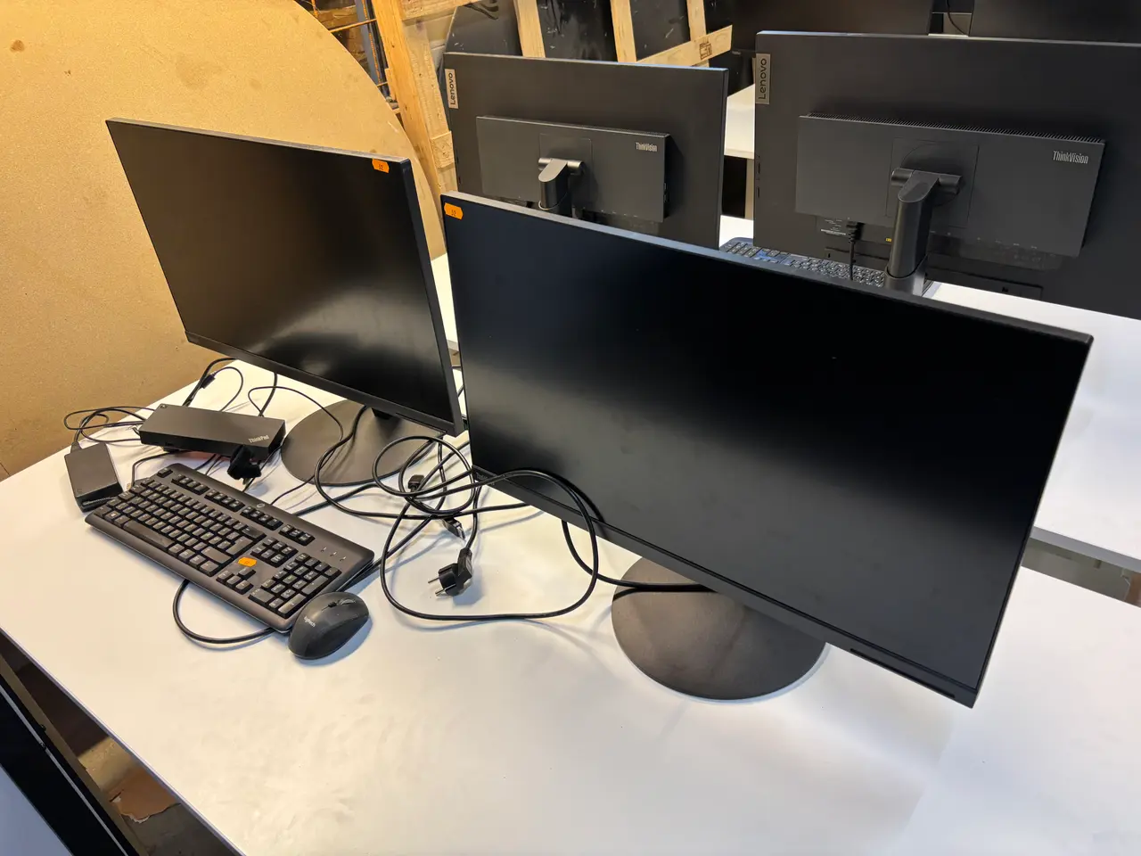 Billede 1 - 2 stk. Skærme m/docking, tastatur & mus LENOVO