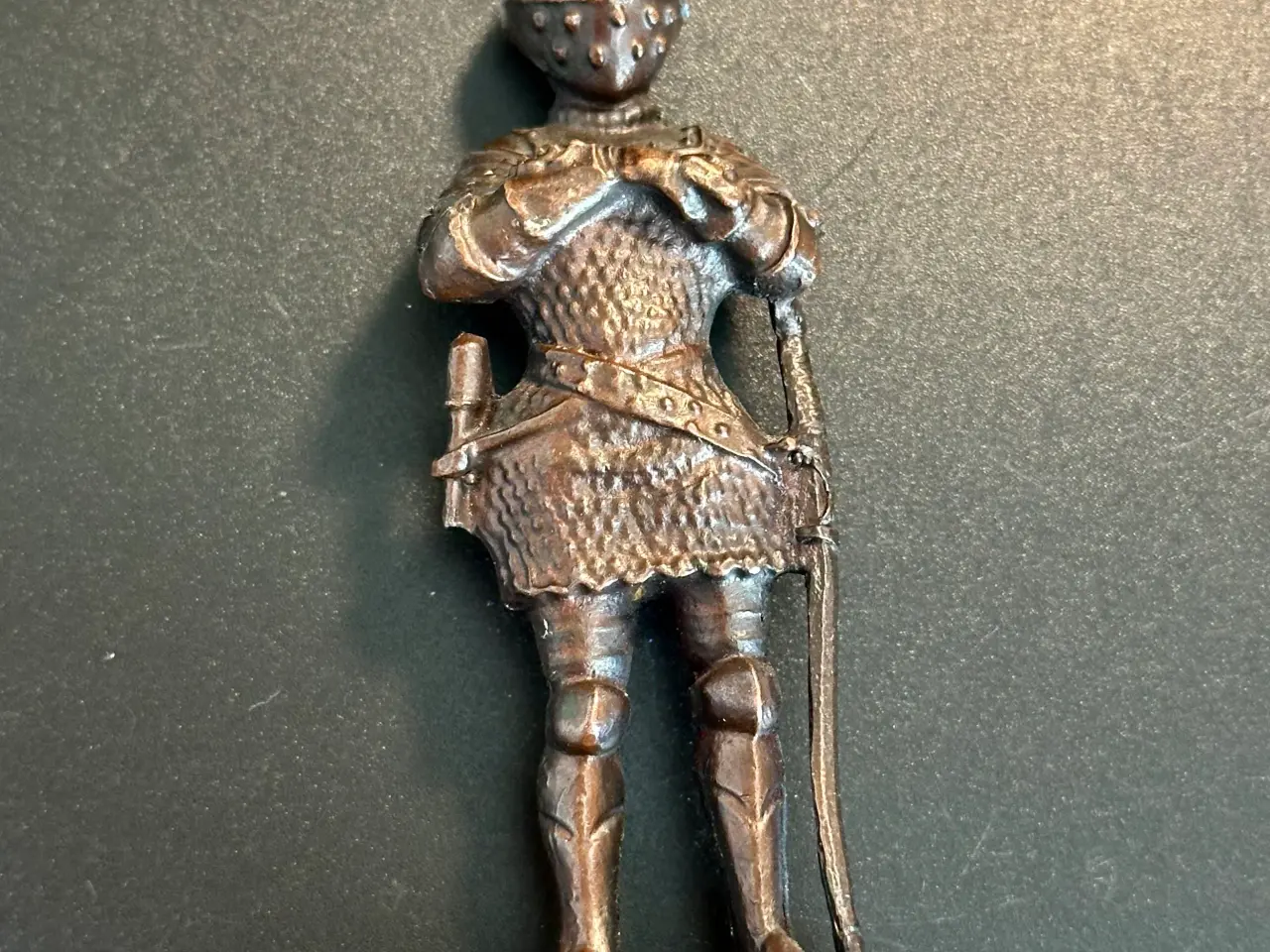 Billede 3 - Vintage miniature ridderfigur håndstøbt af bronze