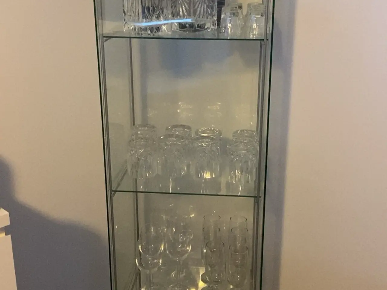 Billede 1 - Vitrineskab i glas