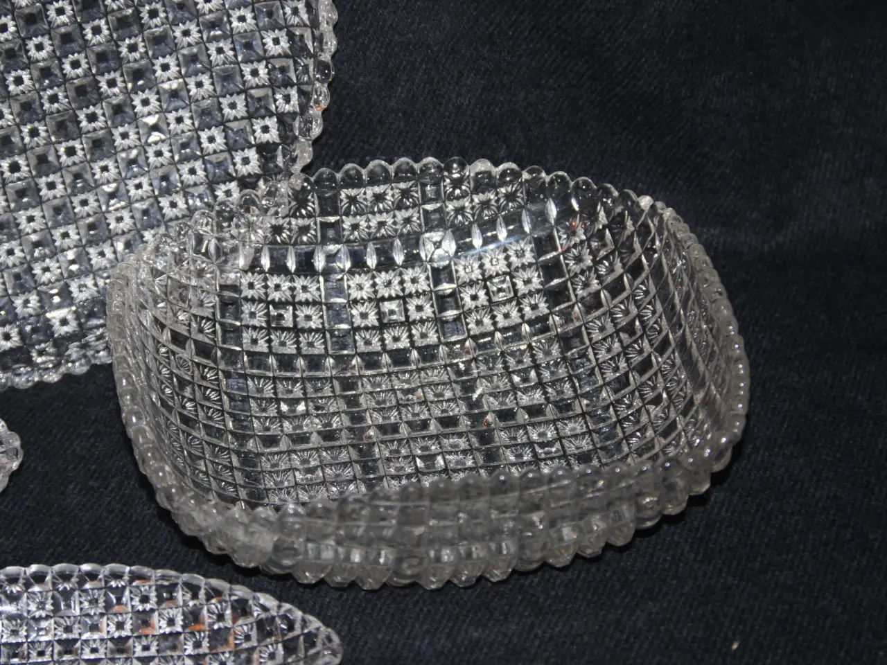 Billede 3 - Glas fad facetslebne 4kanter diam. 27 cm
