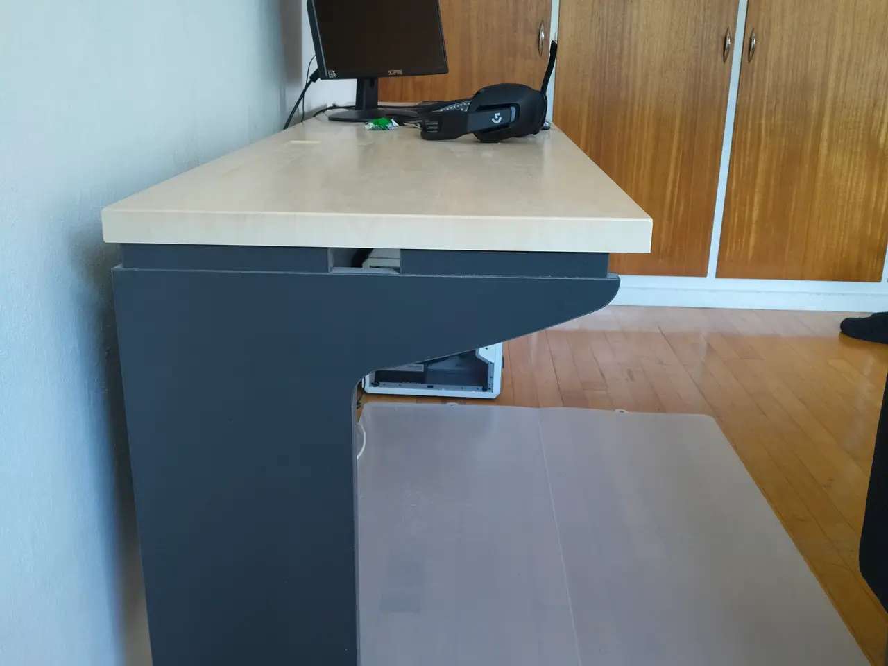 Billede 2 - Skrivebord/computerbord i solid kvalitet.