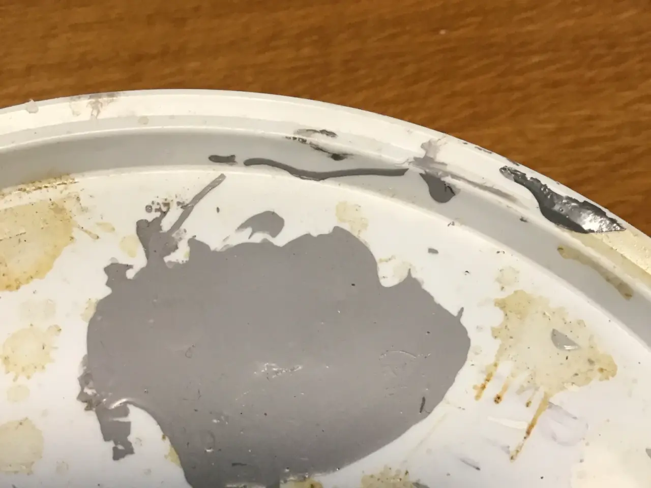 Billede 2 - 3 liter grå/ beige indendørs træmaling