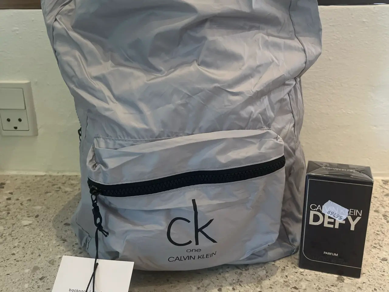 Billede 1 - Calvin Klein rygsæk og parfume