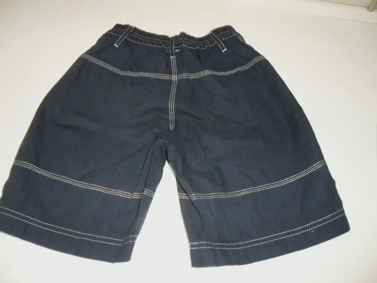 Billede 2 - Shorts str. 128 i marine blå, 2 par