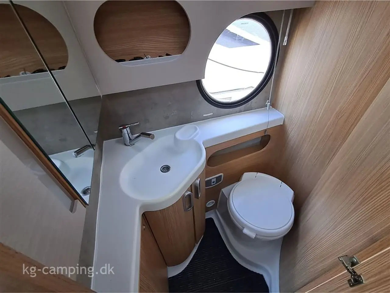 Billede 11 - 2019 - Tabbert T@b L 400   Den populære rejsevogn med fast dobbeltseng, Toilet, Mover, Cykelstativ, Fortelt og Solsejl