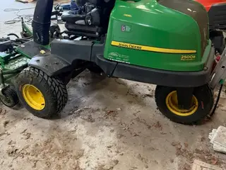 John Deere 2500D, stor plæneklipper, diesel.