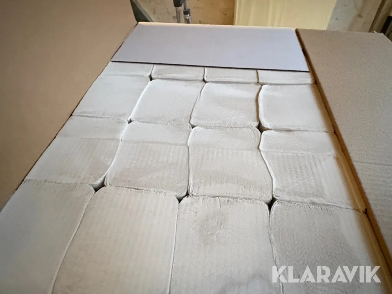 Billede 8 - Papirdispenser Roto samt papir, 3 Dispensere og 7 Kasser papir