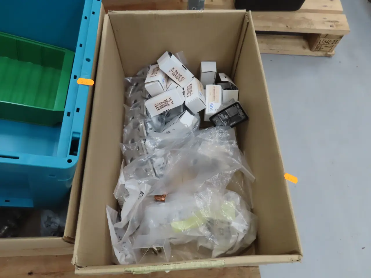Billede 2 - Palle med div. fittings m.m.