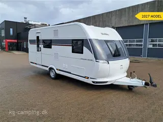 2027 - Hobby Excellent Edition 490 KMF   Flot køjevogn med 2 køjer, siddegruppe og fast dobbeltseng. Kan opvejes til 1.800 kg.