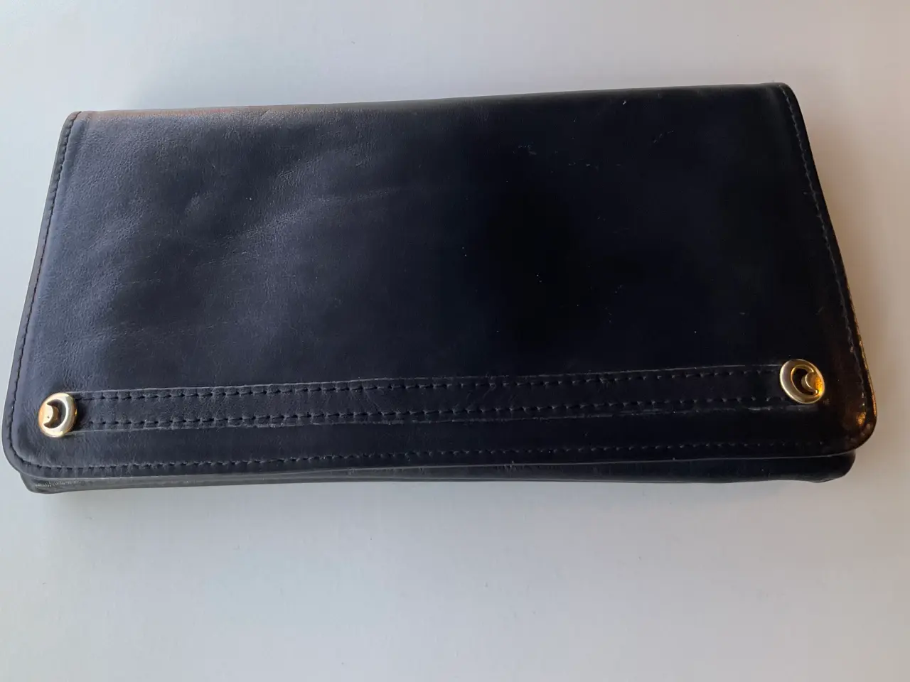 Billede 3 - Fin lille sort dametaske. Ca. 24x13 cm.