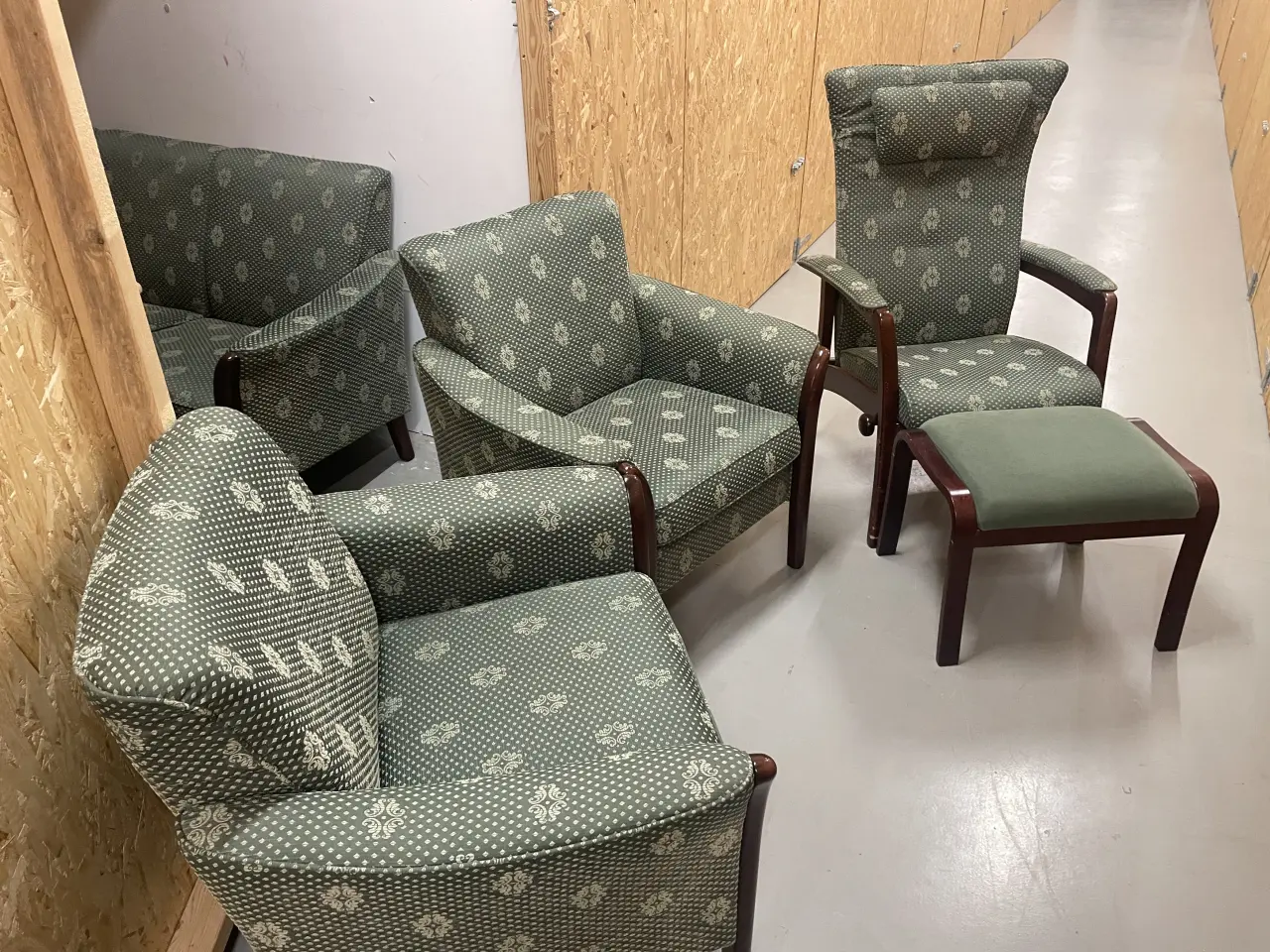 Billede 2 - Sofagruppe 3 plads +2 stole + høj m/fodskammel