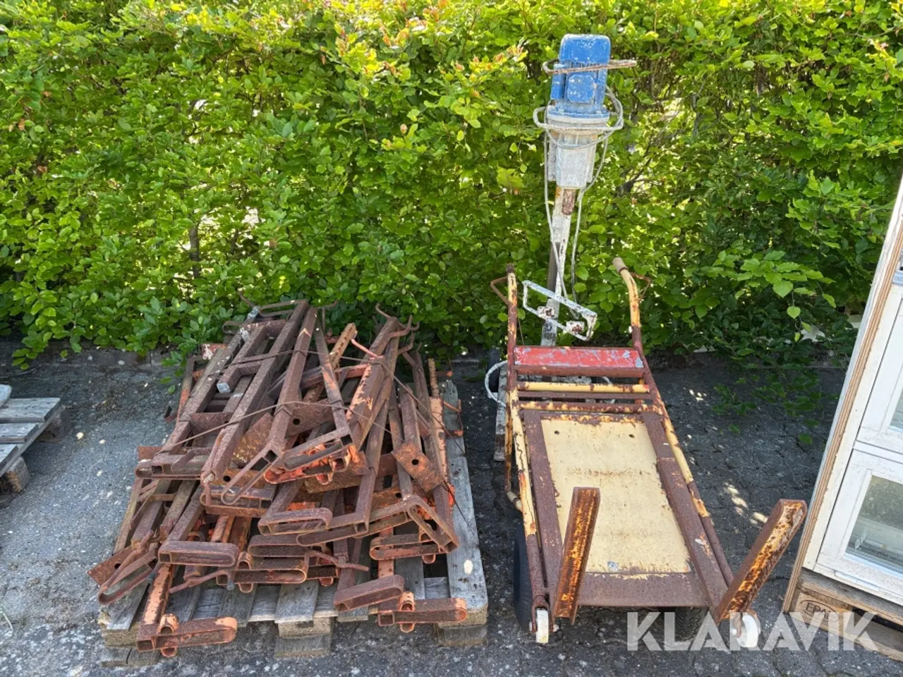 Billede 1 - Blandet lot forskalningsbeslag, blander og vogn