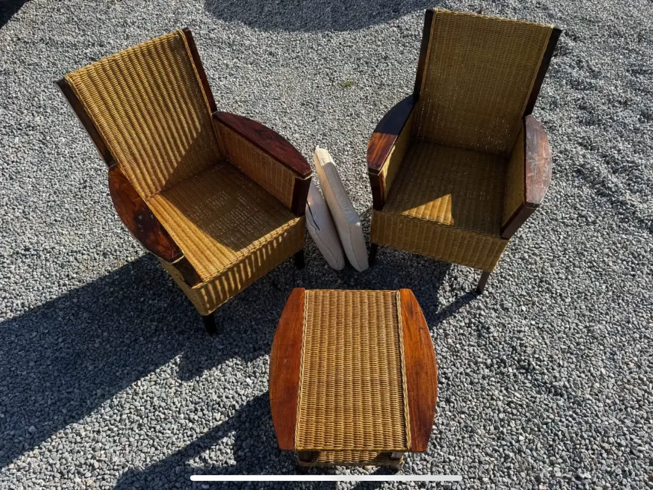 Billede 1 - Fletstole og bord sælges
