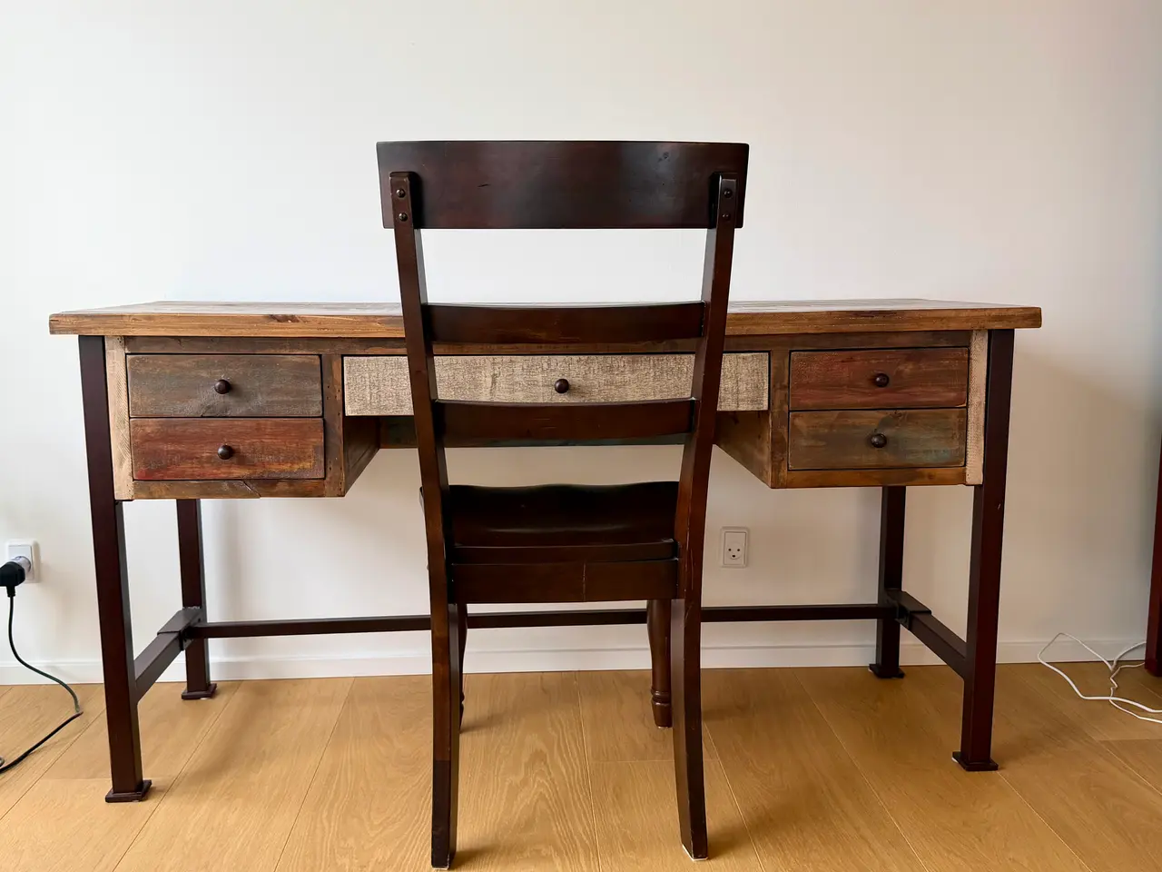Billede 2 - Wooden desk and chair