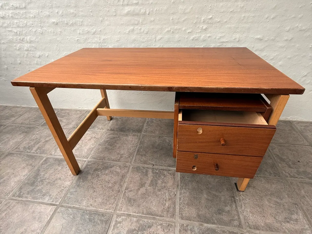 Billede 4 - Hans J. Wegner skrivebord for GETAMA – teak og eg