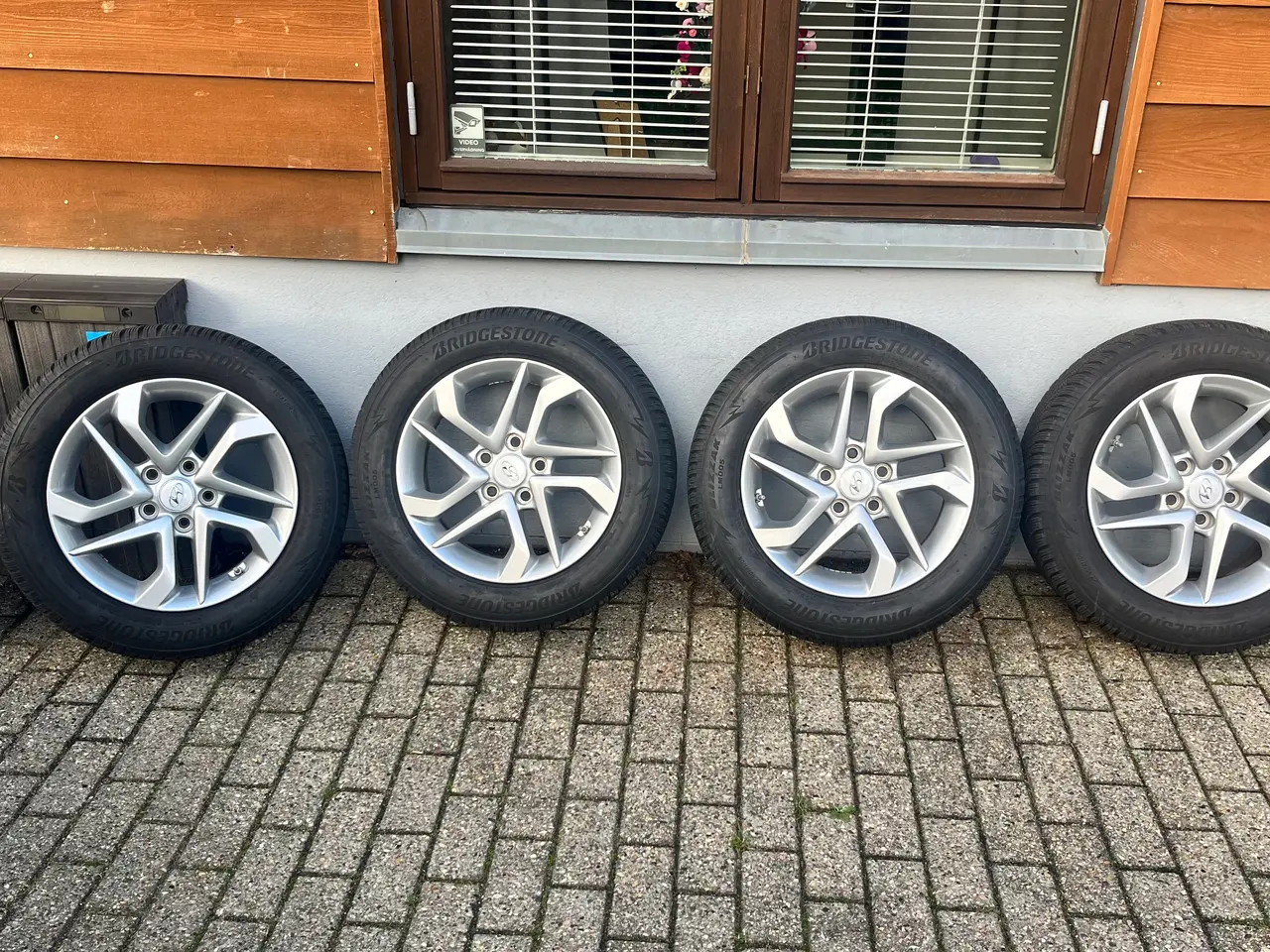 Billede 1 - Vinterdæk  Bridgestone 4 stk Hyndia kona 