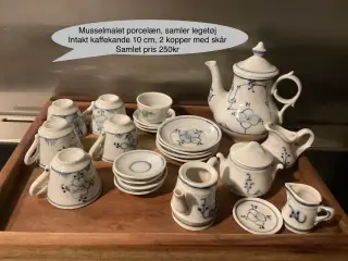 Samler lege kaffestel