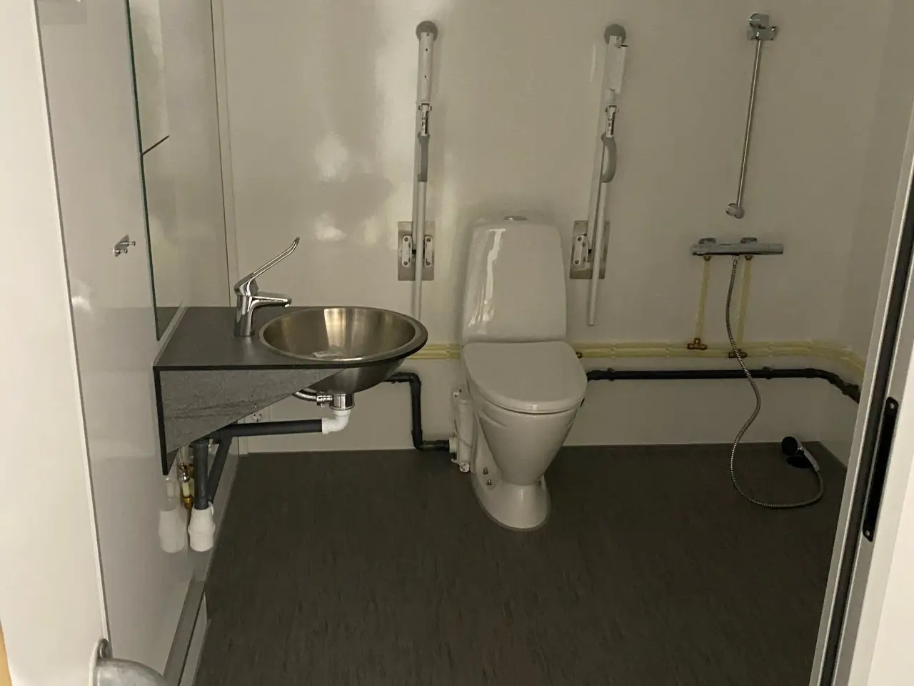 Billede 6 - HANDICAPTOILET/-BADVOGN