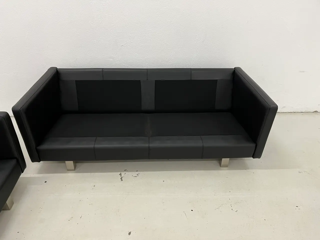 Billede 6 - Skalma Bonn 2x2,5 Pers.Sofaer i sort okse læder.