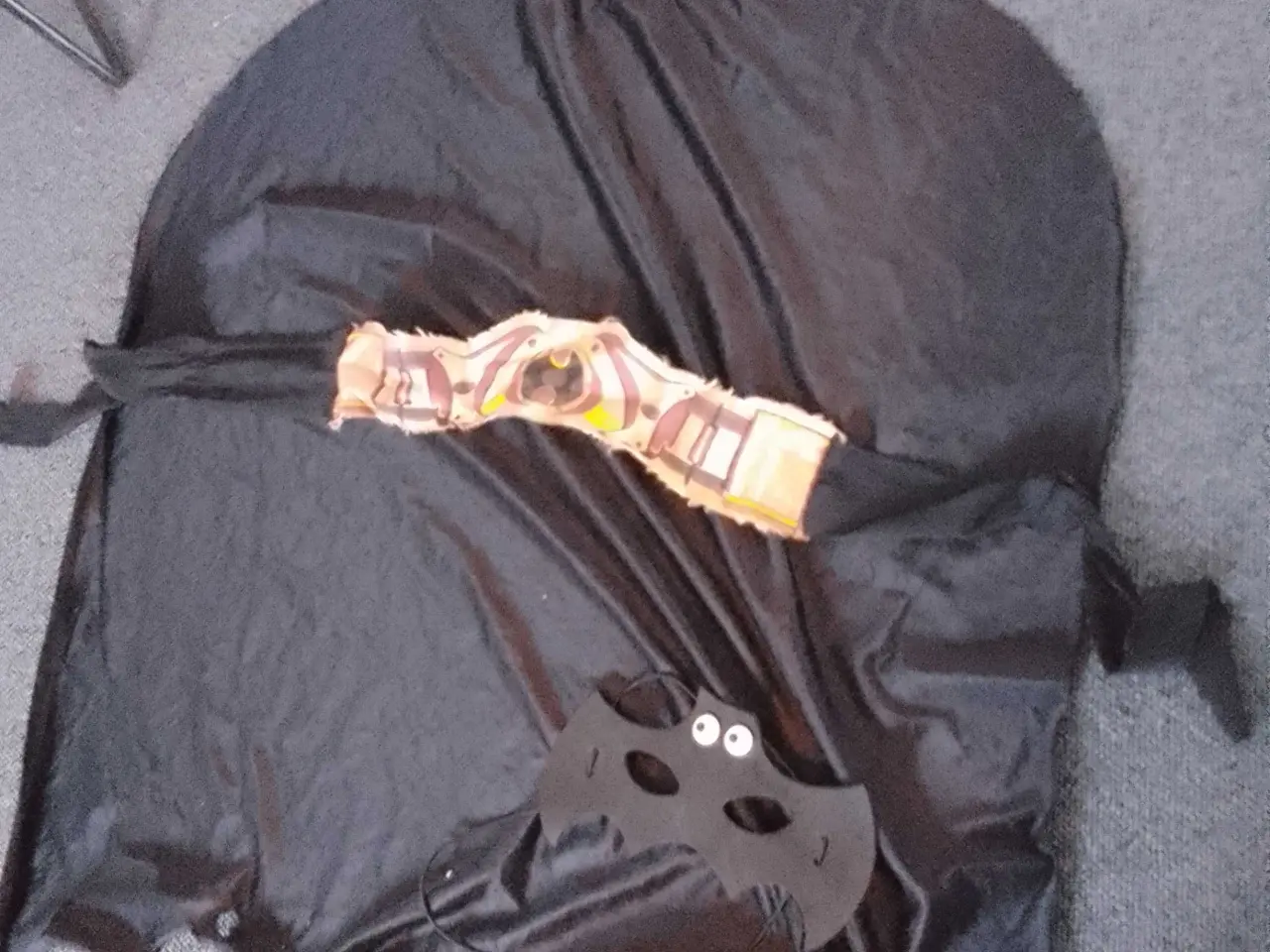 Billede 2 - Batman  kostume  Bælte, kappe og maske 