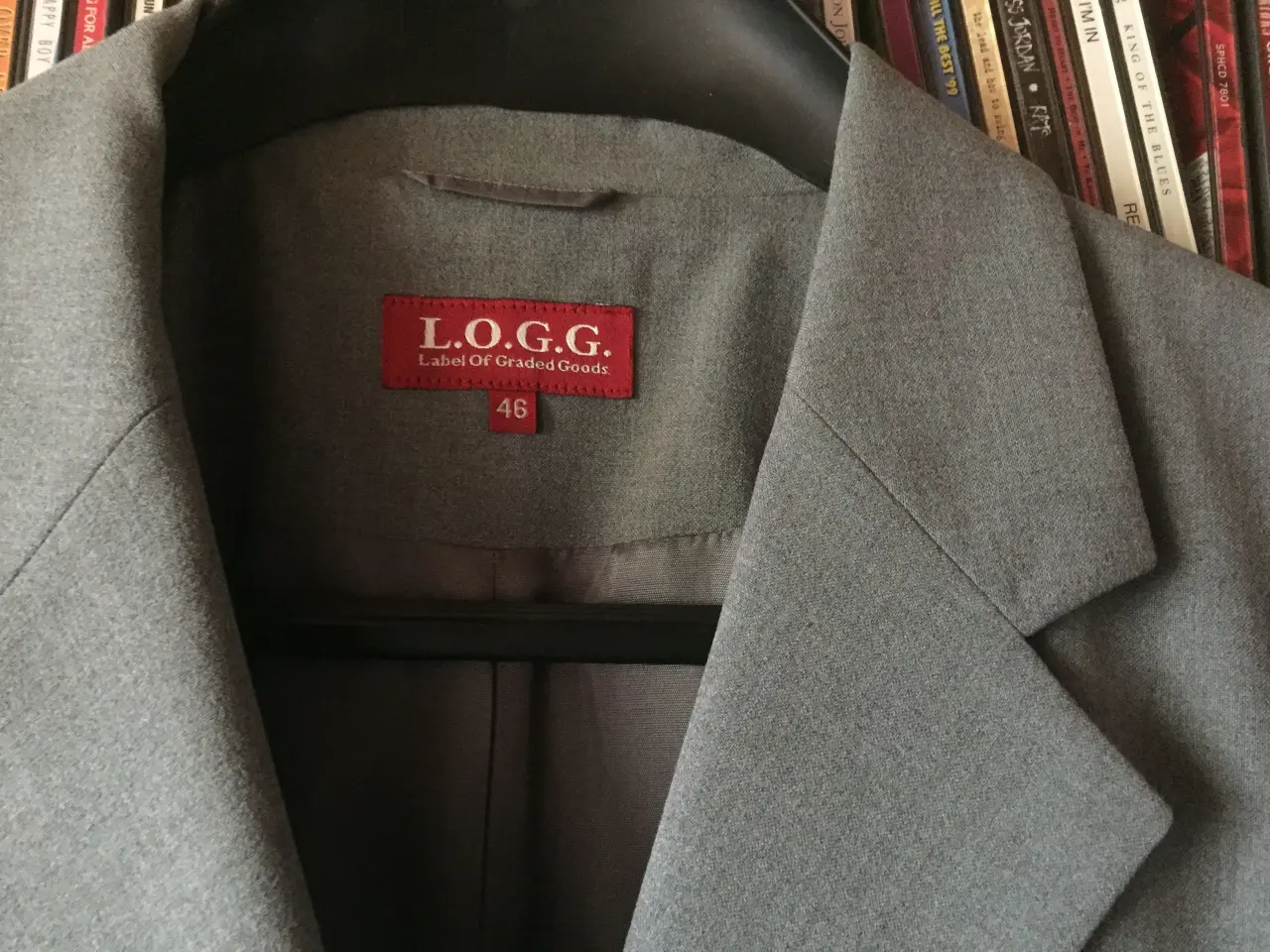Billede 2 - NEDSAT, helt ny elegant lysegrå habitjakke, blazer