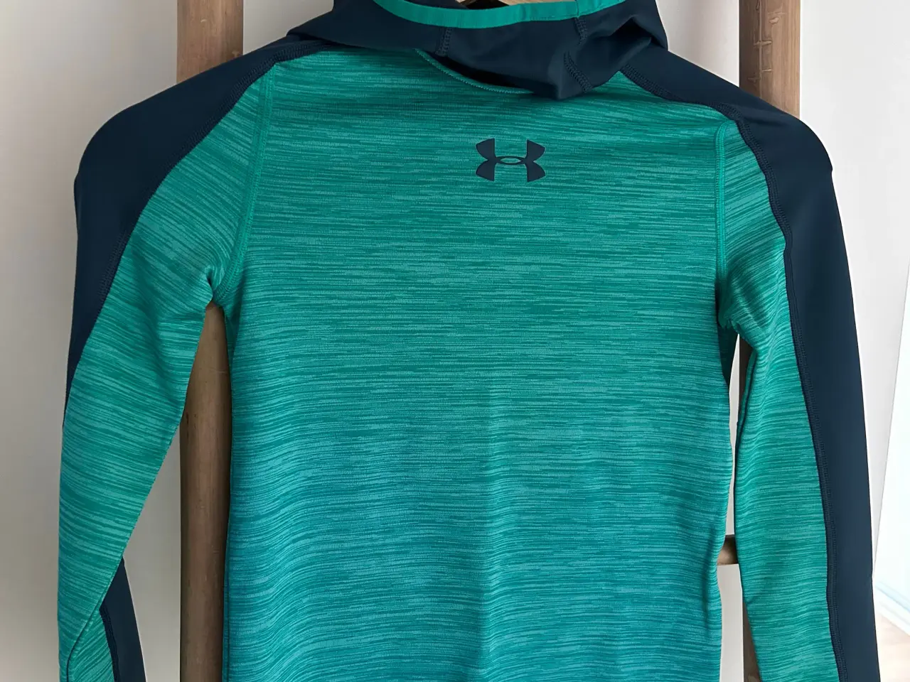 Billede 1 - Under Armour hættetrøje, 5-6 år