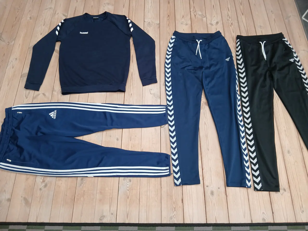 Billede 1 - STR 176 HUMMEL og str 12/14 år Adidas - læs tekst