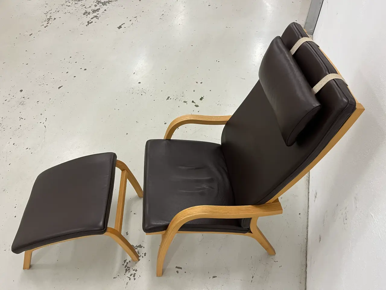 Billede 8 - 1 højrykket lænestole m/skammel i Dark Brown.