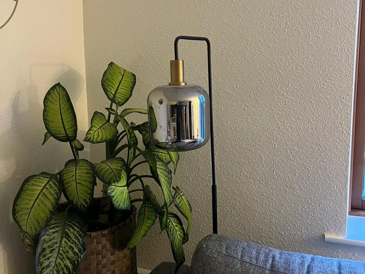 Billede 1 - Modern Floor Lamp / Moderne gulvlampe – 300 DKK