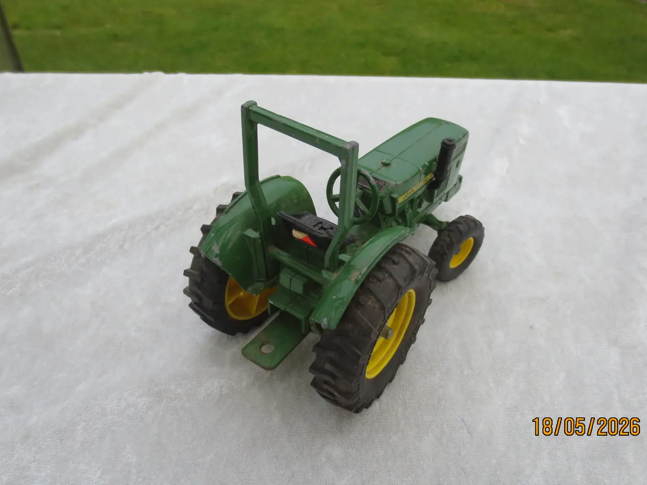 Billede 3 - 1 stk Modeltraktor John Deere