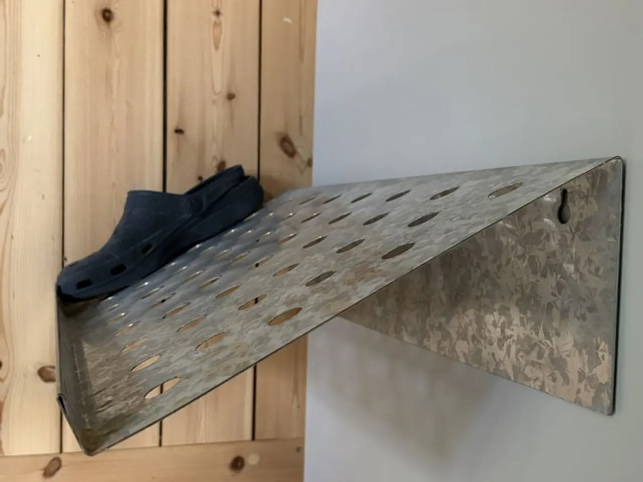Billede 3 - 3 skohylder i metal fra IKEA.