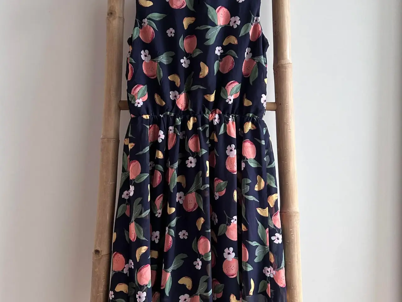 Billede 3 - H&M mønstret chiffonkjole, str. 146-152