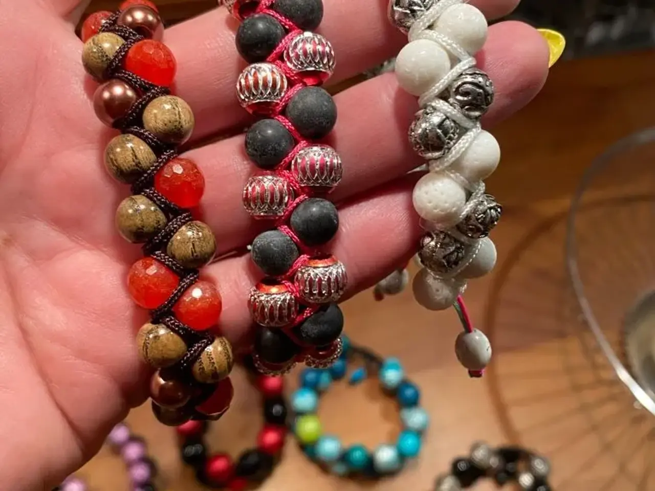 Billede 2 - Nye knyttede armbånd