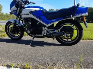Suzuki GSX550E 