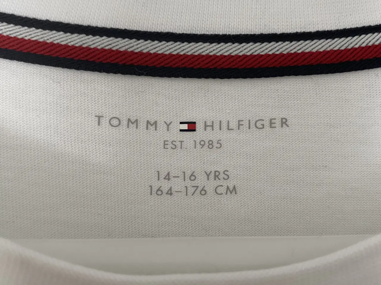 Billede 6 - 4 stk Tommy Hilfiger t-shirt 