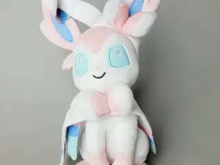⭐️· Sylveon plysdyr fra Pokémon