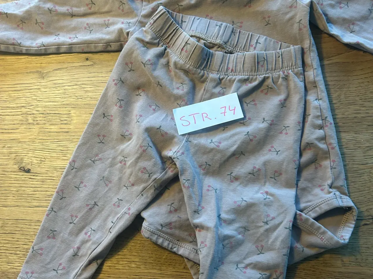 Billede 6 - Babytøj størrelse 74