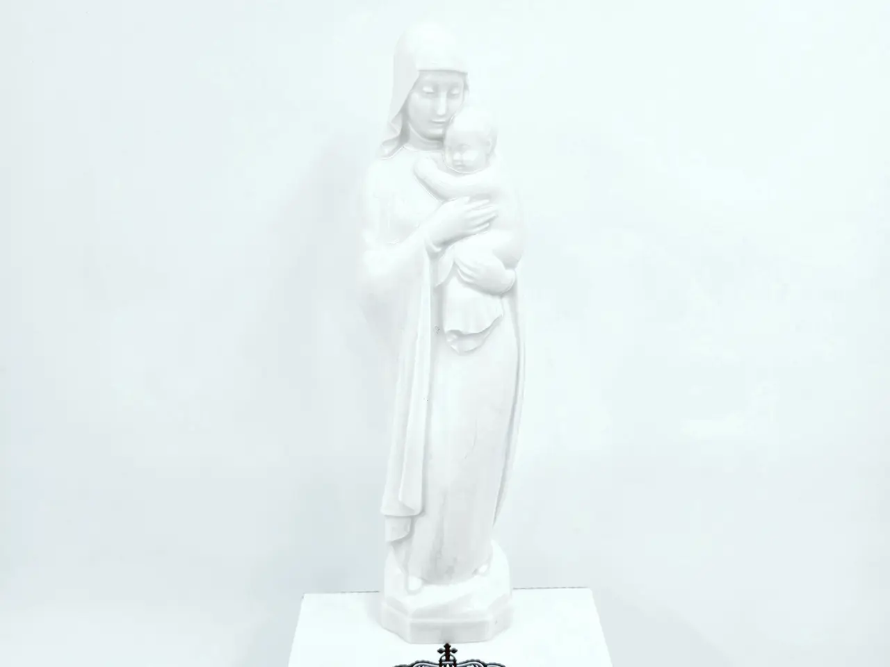 Billede 1 - Royal Copenhagen Figur Madonna Med Barn nr. 3558. sortering 1