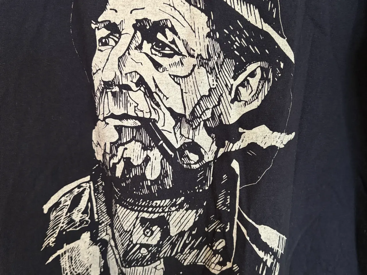 Billede 3 - Hjemhavn t-shirt i XL 