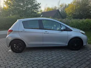 Toyota yaris 1,3 benzin 2012