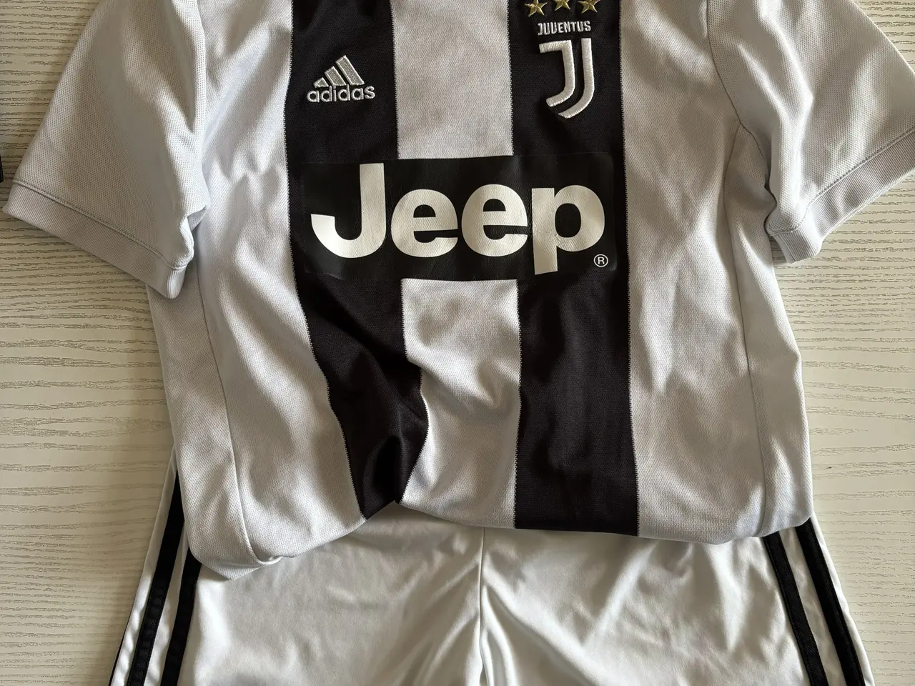 Billede 2 - Sportssæt, Bluse og shorts. Adidas, Juventus, Rona
