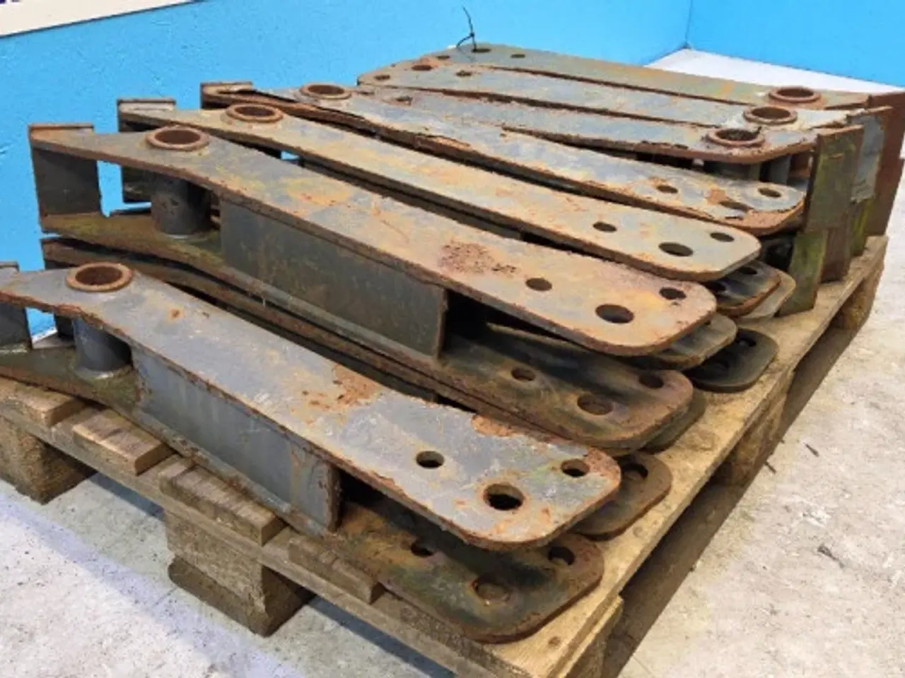 Billede 3 - New Holland B100B Support 87310368 14 Stk