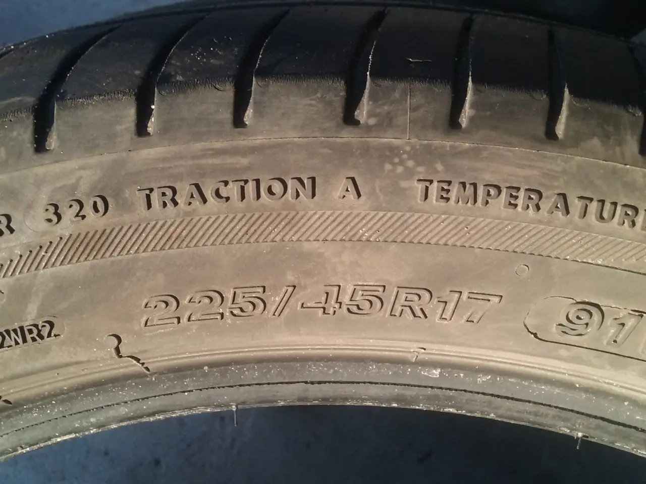 Billede 5 - 4 Bridgestone sommerdæk 225/45R17 ca 5 mm mønster 