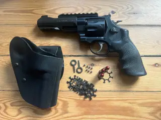Revolver. Smith & Wesson M.327 TRR8