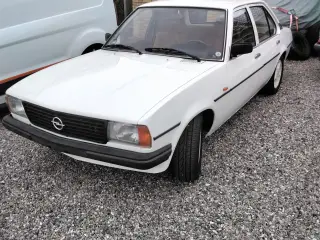 Ascona B