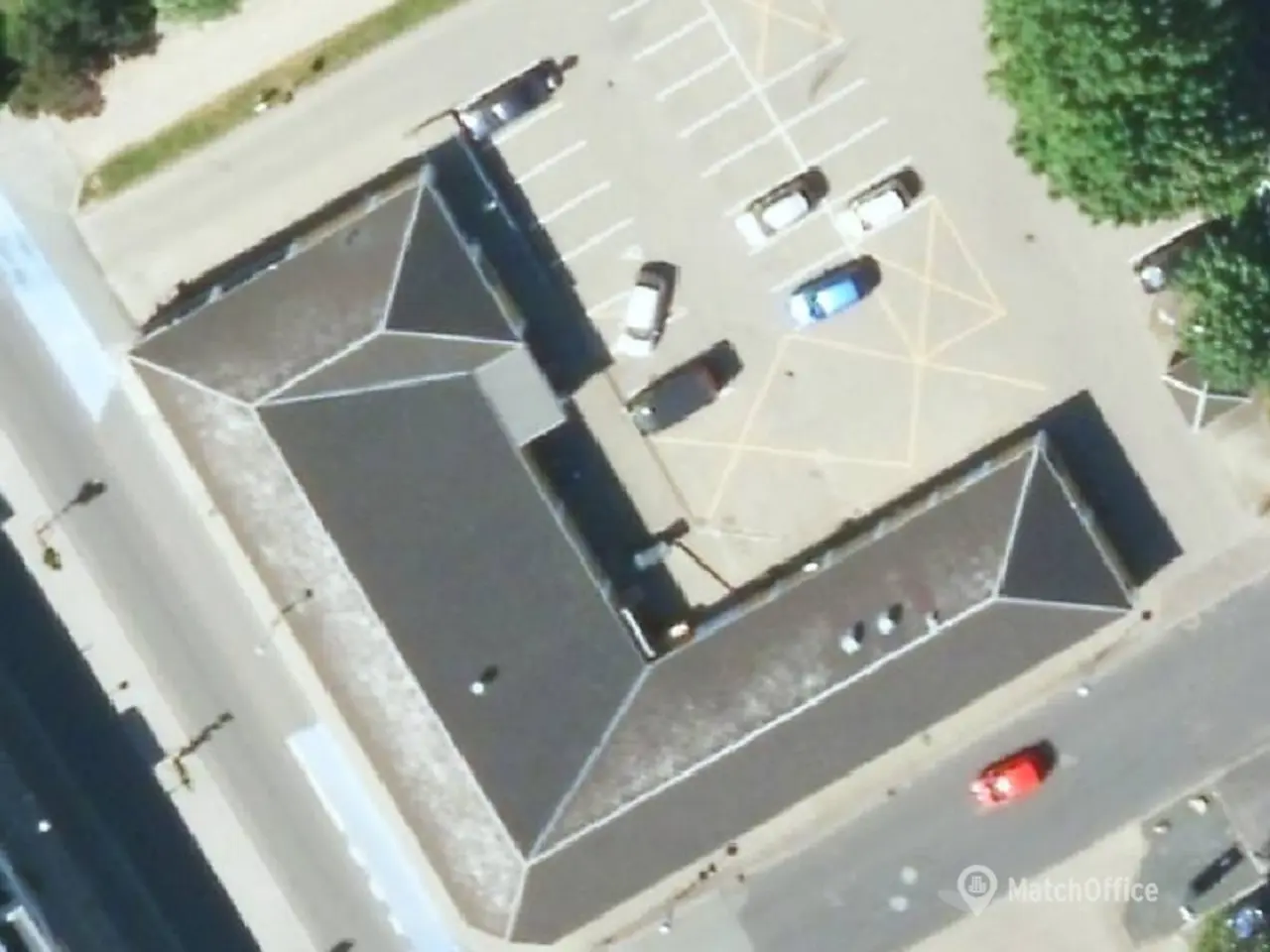 Billede 1 - Centralt beliggende butikslejemål på 747 m2.