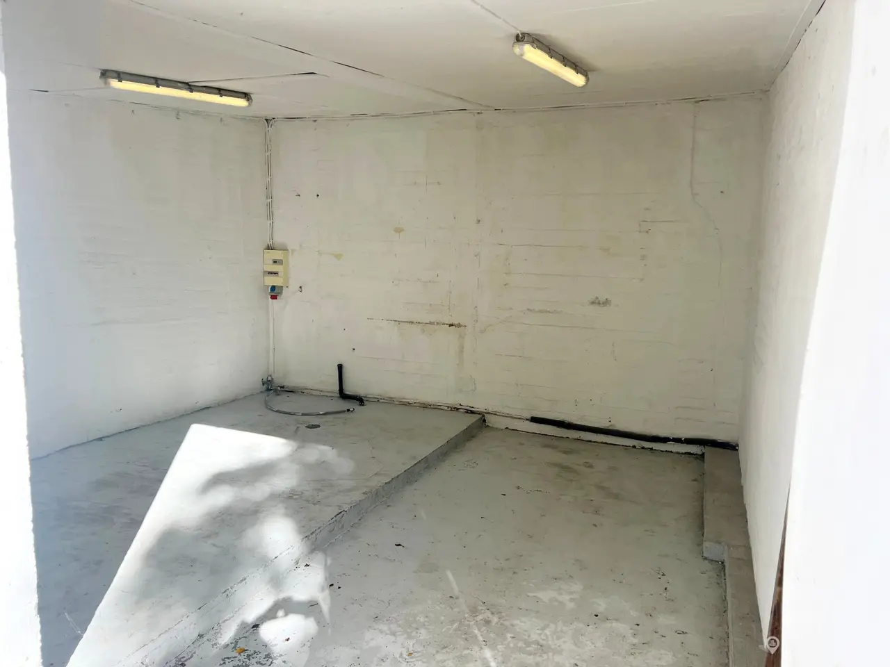 Billede 2 - Stor garage til bil/lager centralt på Frb.