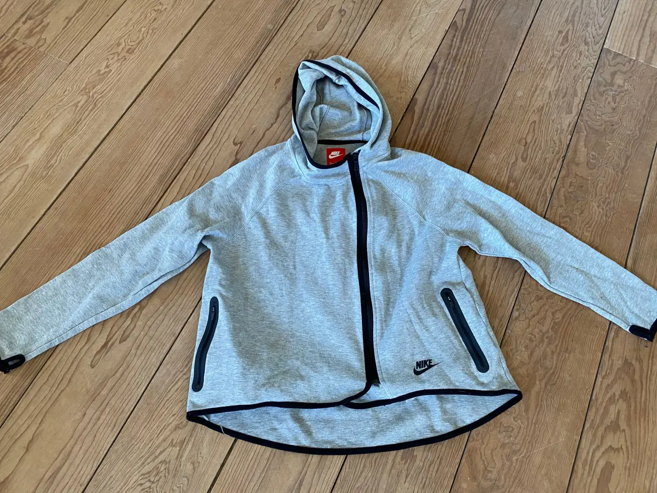 Billede 1 - Nike jakke med hætte str 13-15 år ubrugt